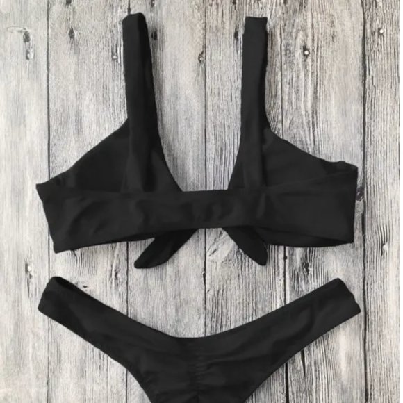 Scrunch Butt Knotted Thong Bikini - Black - Picture 5 of 8